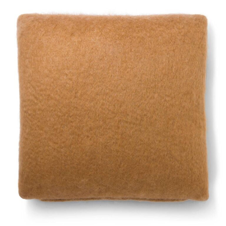 viso_project_mohair_pillow_v03_camel_2